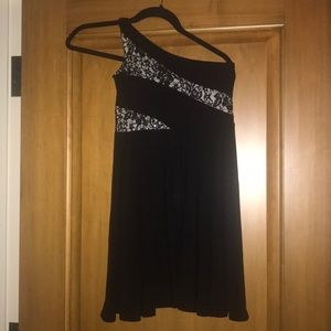 Un Deux Trois one shoulder dress with lace inlay